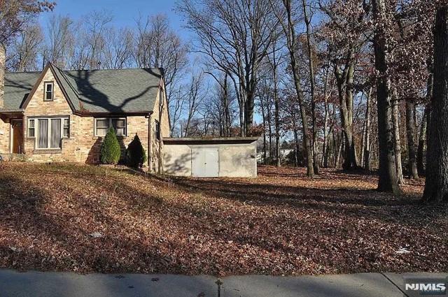 368 Ryders Ln, East Brunswick, NJ 08816