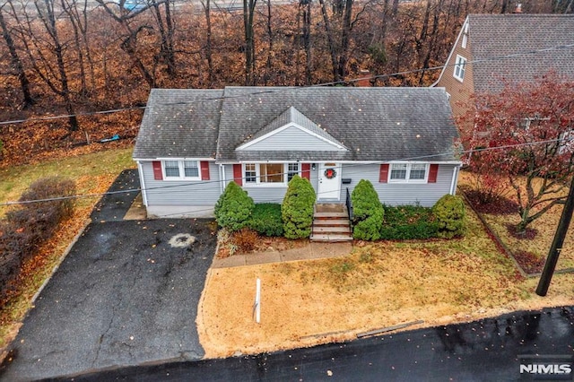 view of front of property