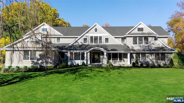 view of front of home featuring a front lawn