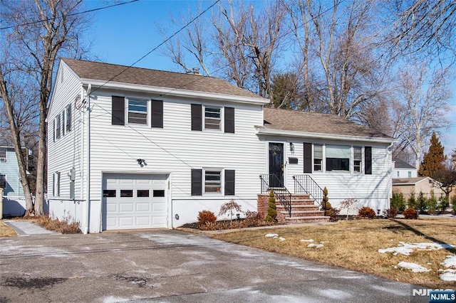 view of front facade featuring a garage