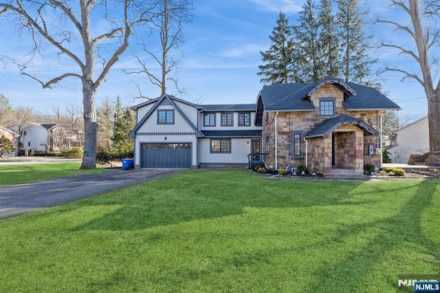 view of front of house featuring a garage and a front yard