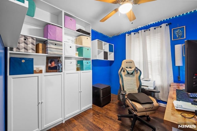 office area with dark wood-type flooring and ceiling fan