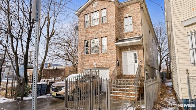 view of front facade featuring a garage