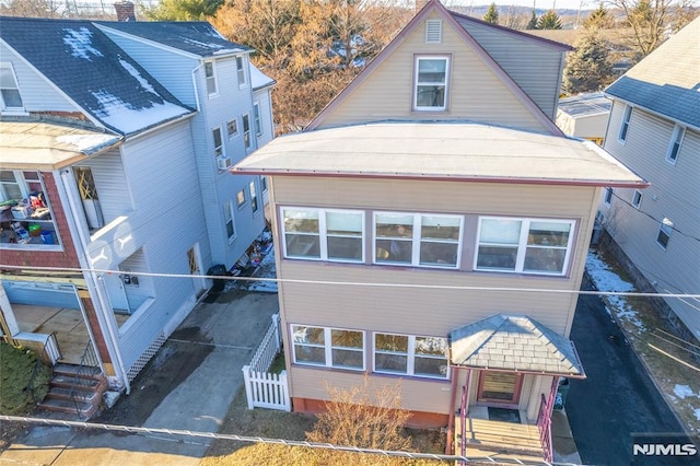 view of front of home