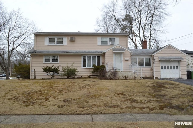 view of front property featuring a garage