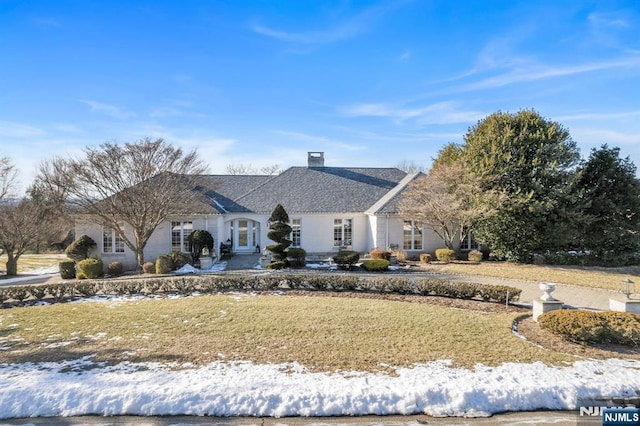 single story home featuring a lawn