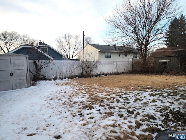 view of yard layered in snow