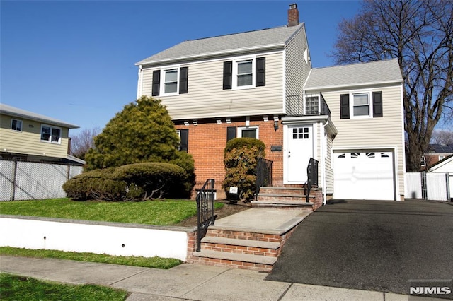 view of front property featuring a garage