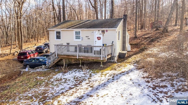 view of front of house featuring a wooden deck