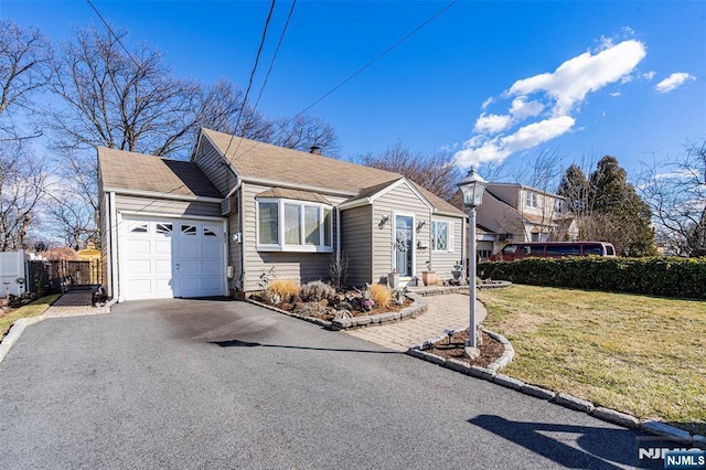 view of front of house featuring a garage and a front yard