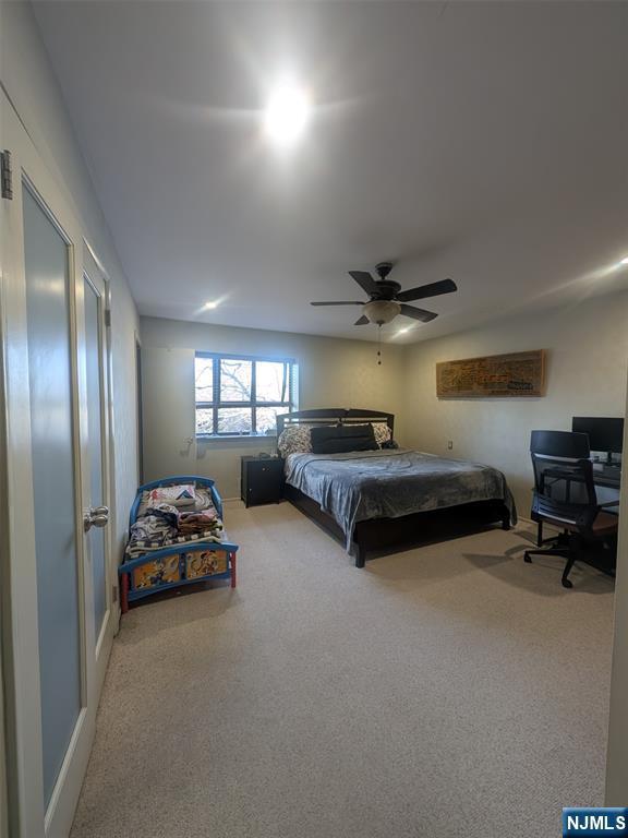 bedroom with ceiling fan and carpet flooring