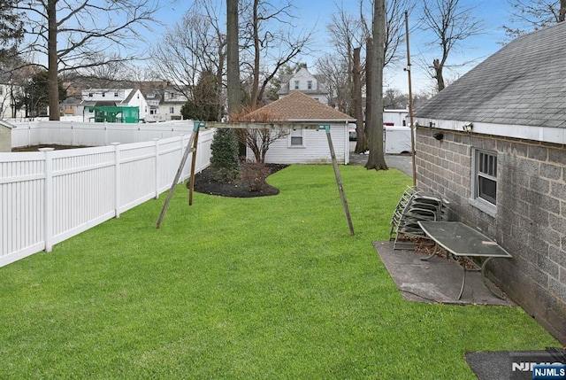 view of yard featuring fence