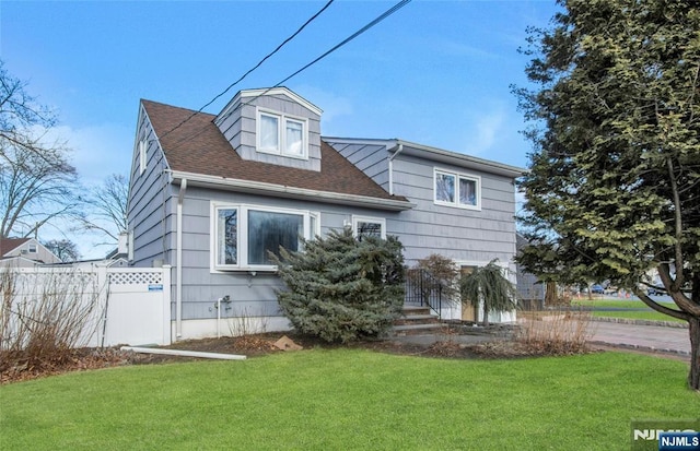 view of front of property with a front lawn