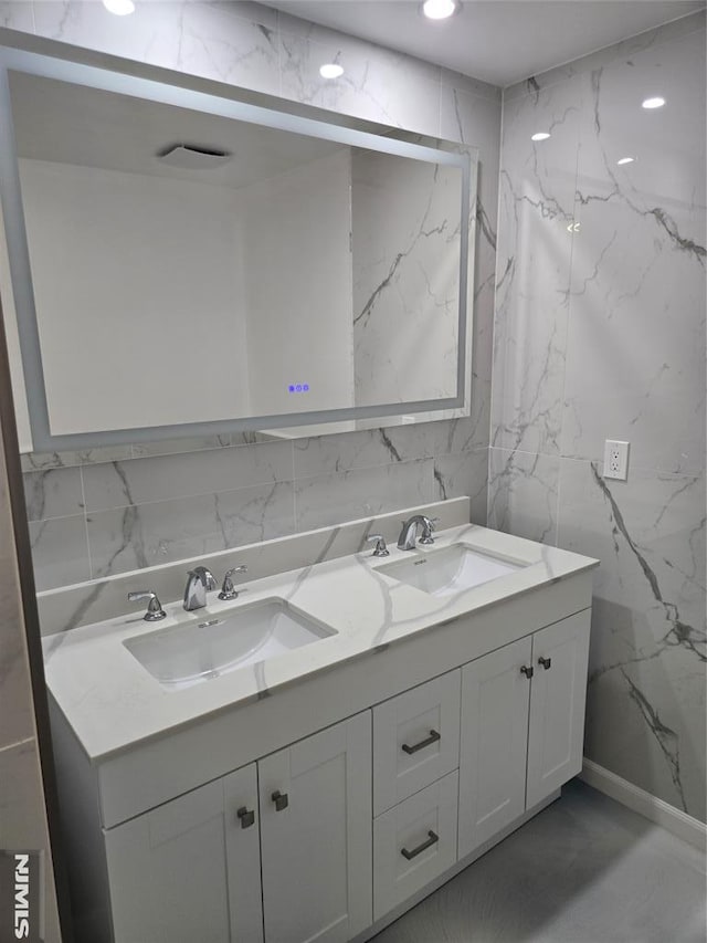 bathroom with vanity