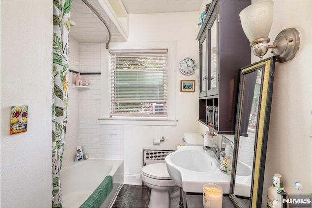 bathroom with shower / tub combo with curtain and toilet