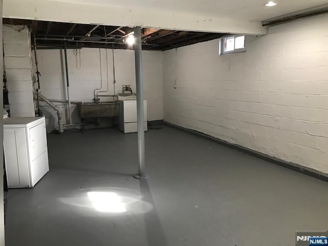 basement with washer / dryer and sink