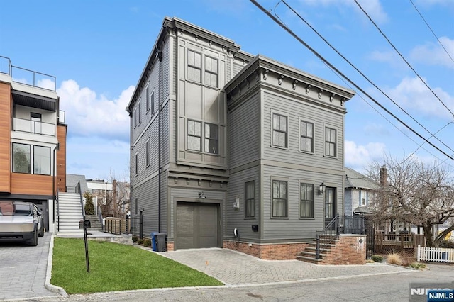 view of front of house featuring a garage and a front yard