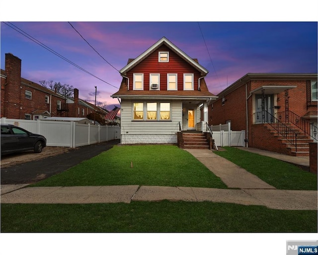 view of front facade with a yard