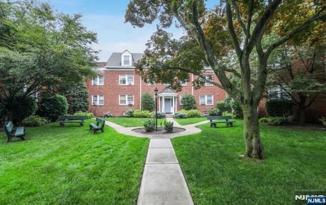 view of property's community featuring a lawn