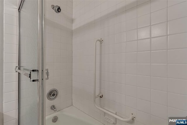 full bathroom featuring shower / washtub combination