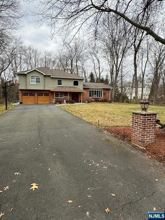 view of front of house featuring a garage and a front yard