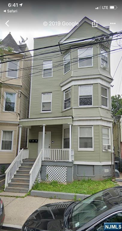 view of front facade featuring covered porch