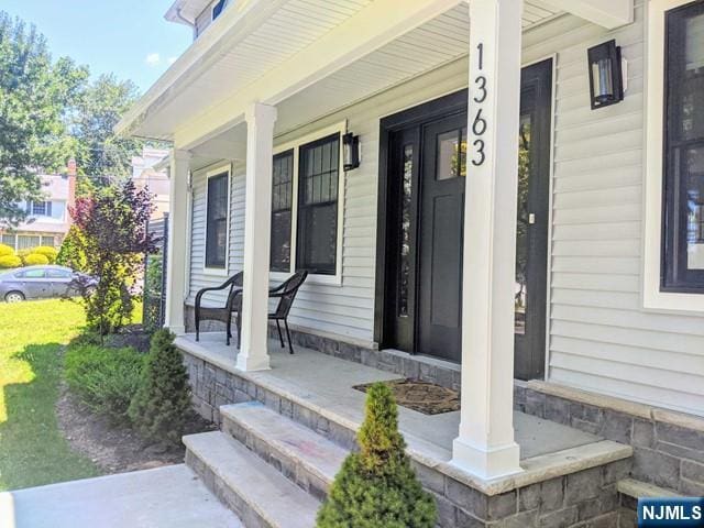 entrance to property featuring covered porch