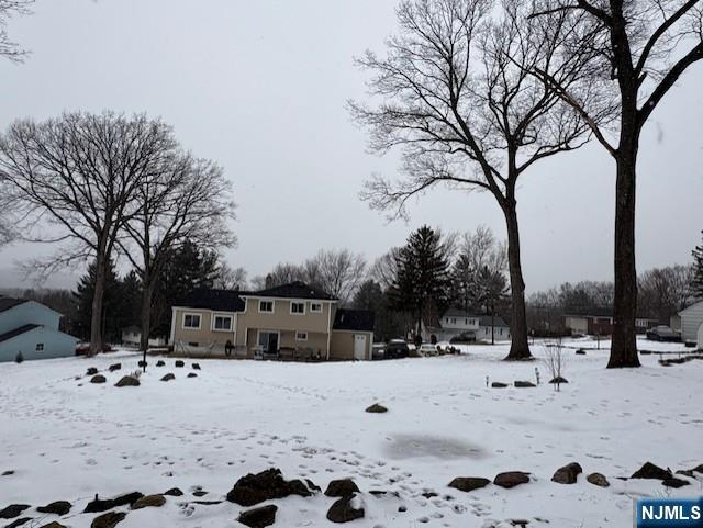 view of yard layered in snow