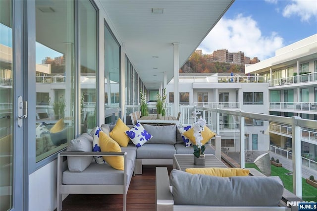 balcony featuring an outdoor hangout area