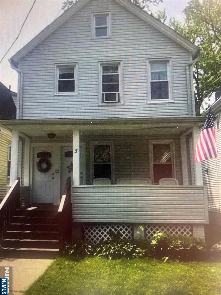 view of front of home featuring covered porch