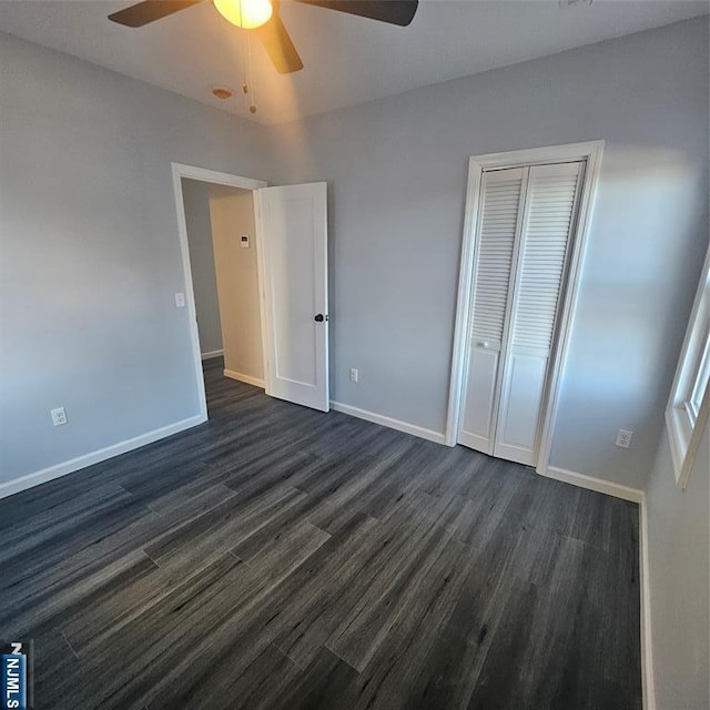 unfurnished bedroom with dark wood-type flooring, ceiling fan, and a closet