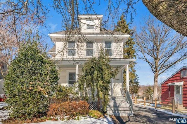 view of front of property