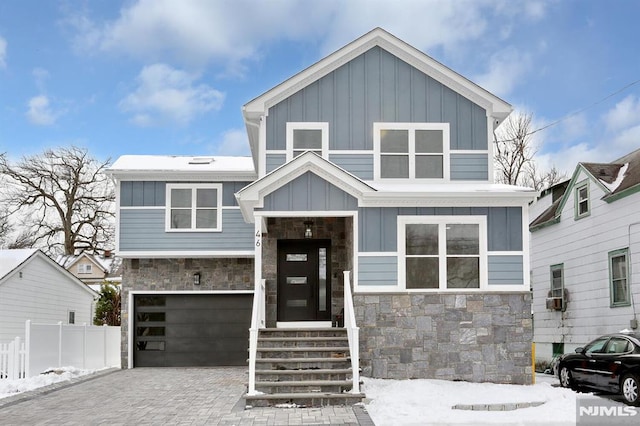 view of front facade featuring a garage