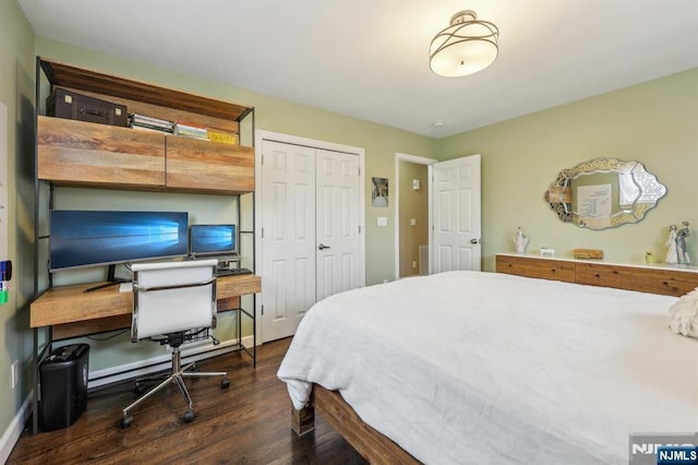 bedroom featuring dark wood-style flooring and a closet