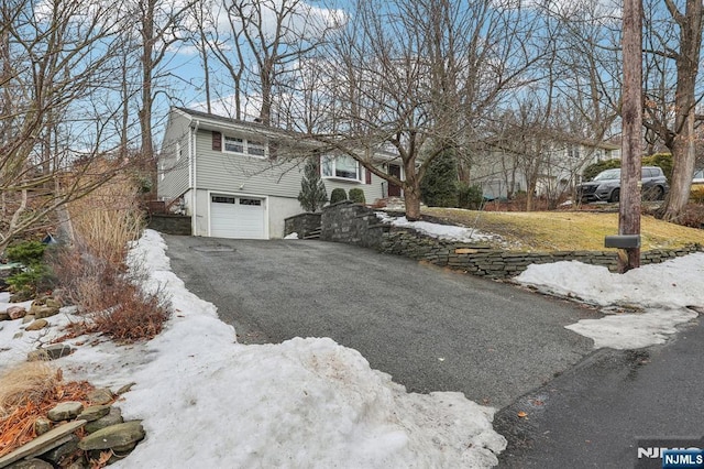 view of front of home featuring a garage and driveway