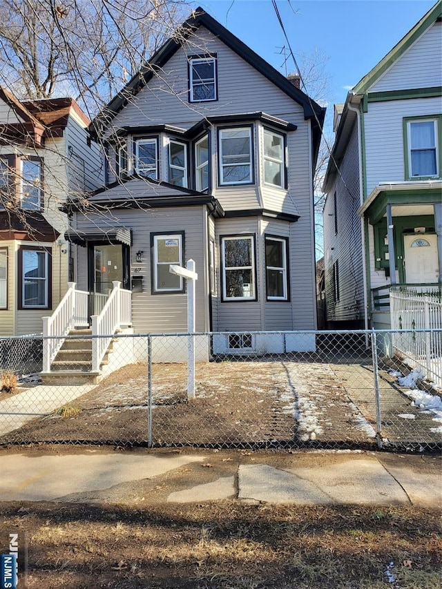 view of front of property with a fenced front yard