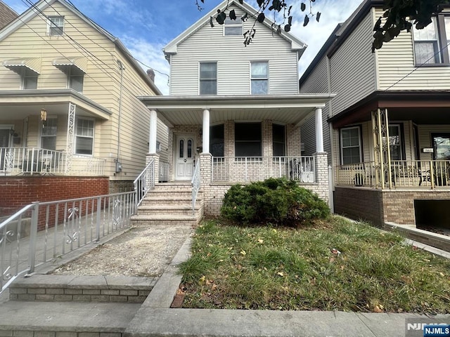 view of front of property featuring covered porch