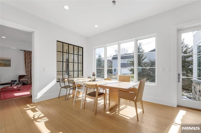 dining room featuring light wood-style flooring, baseboards, and recessed lighting