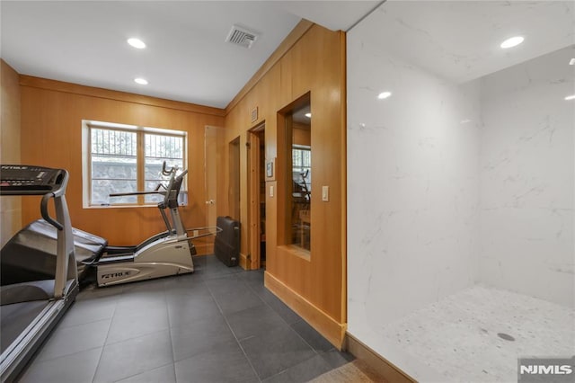 workout area with visible vents and recessed lighting