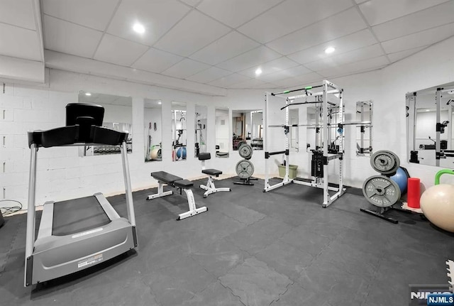 workout area featuring a drop ceiling and recessed lighting