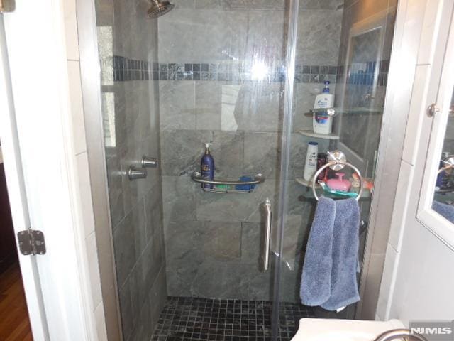 full bath featuring a shower stall