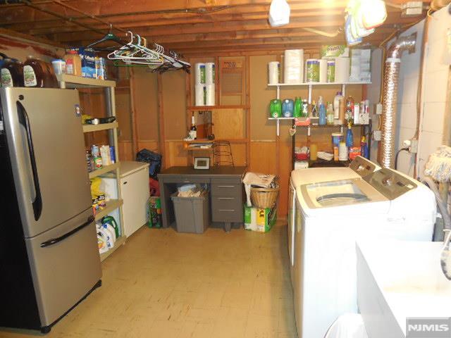 washroom featuring laundry area and independent washer and dryer