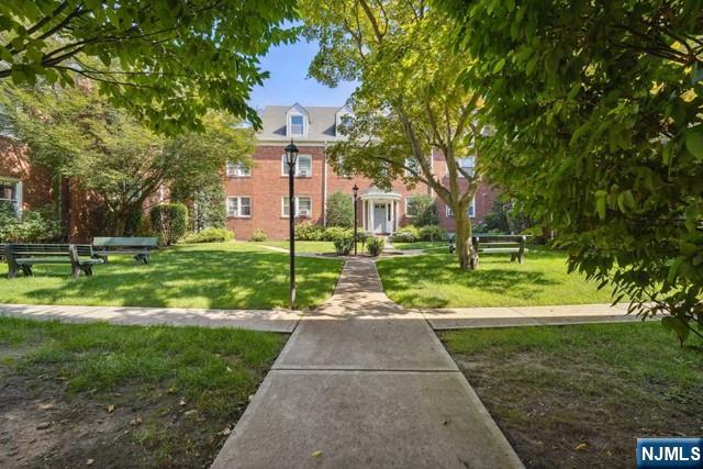 735 Elm Ave Unit 4D, Teaneck, NJ 07666 - surrounding community featuring a yard