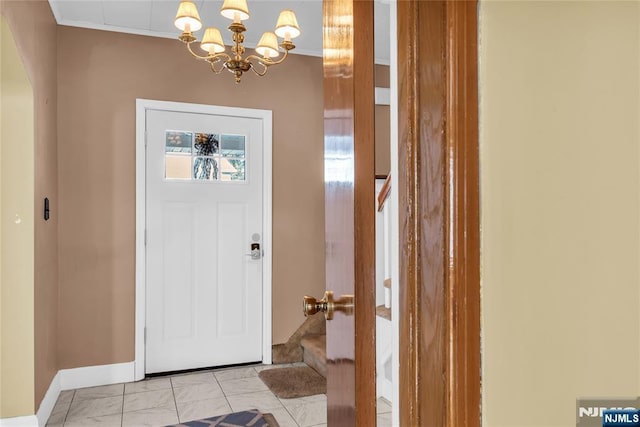 entryway featuring baseboards, a chandelier, and crown molding