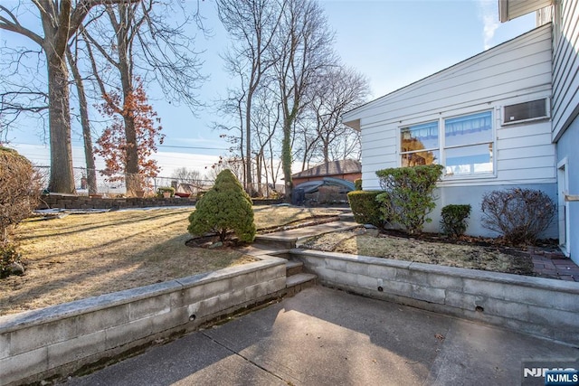 view of yard featuring a patio