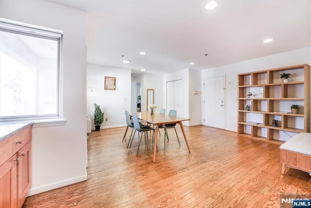 dining area featuring recessed lighting, light wood-type flooring, and baseboards