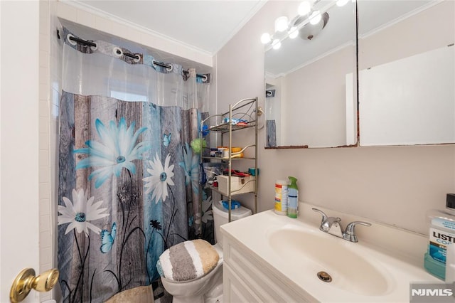 full bath with curtained shower, vanity, toilet, and crown molding