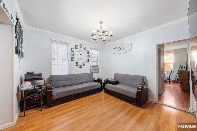 living room with crown molding, wood finished floors, a chandelier, cooling unit, and baseboards