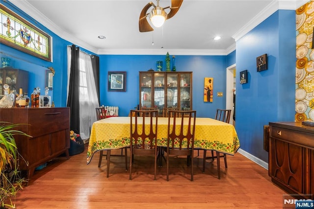 dining room with baseboards, a ceiling fan, crown molding, light wood-style floors, and recessed lighting