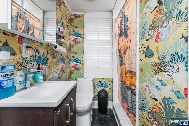 bathroom with a shower with curtain, vanity, and toilet